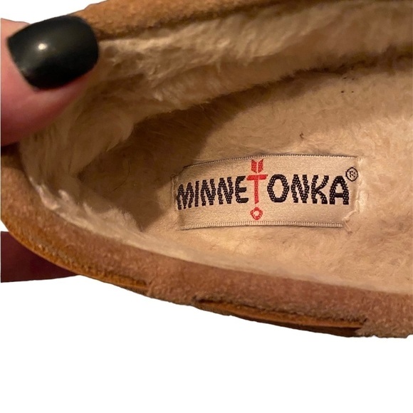 Minnitonka Women’s Leather Moccasins - Picture 7 of 10